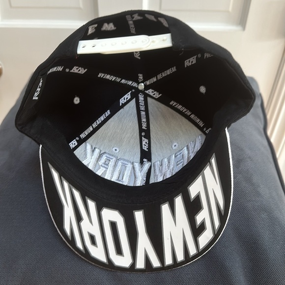 New adjustable men’s hat-smoke free home - Picture 3 of 5